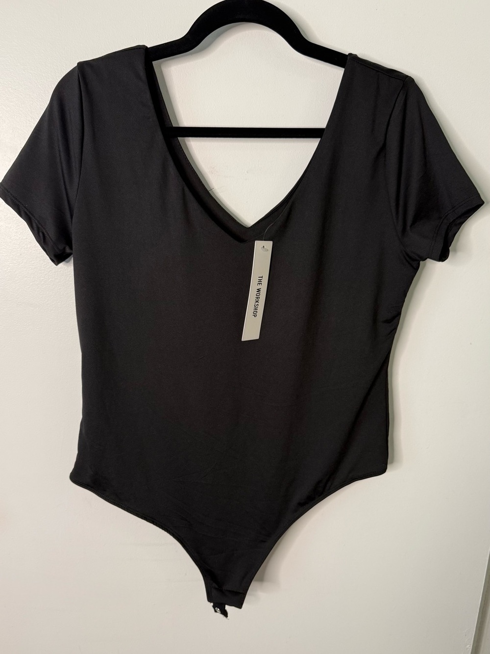 The Workshop Studio Black V-Neck Short Sleeve Sculpture Bodysuit Casual Chic‎